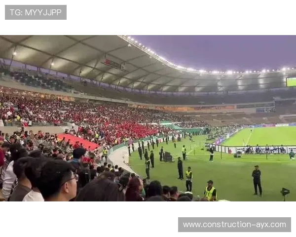 中国足球联赛新赛季揭幕战精彩纷呈 球迷热情高涨期待冠军争夺