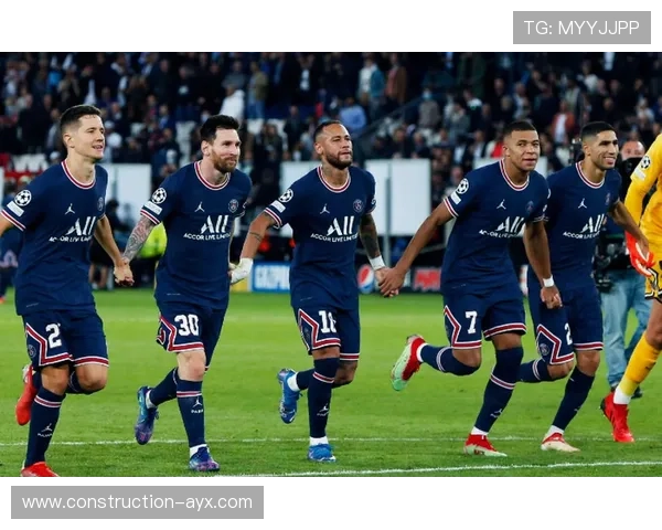 巴黎圣日耳曼夏窗引援全面提速姆巴佩去留成焦点与新帅战术布局引热议