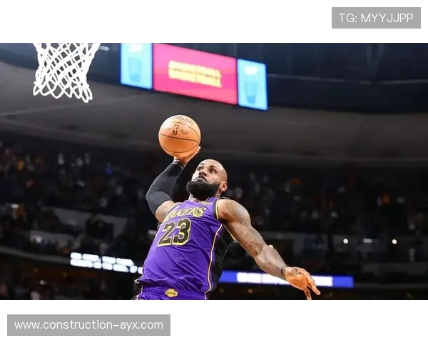 NBA季后赛最新战况分析：詹姆斯再度带领湖人赢得关键胜利，火箭表现亮眼